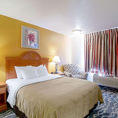 Quality Inn Huron מראה חיצוני תמונה