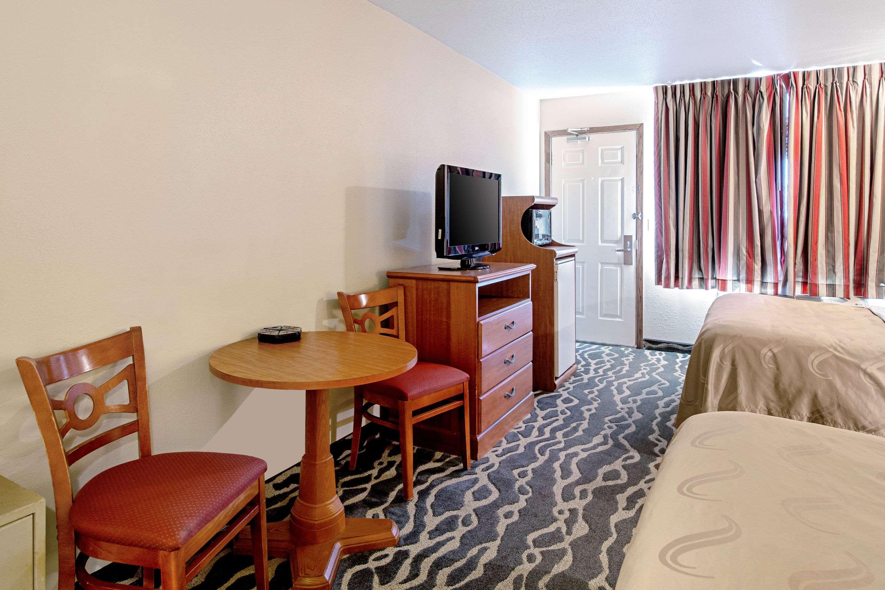 Quality Inn Huron מראה חיצוני תמונה