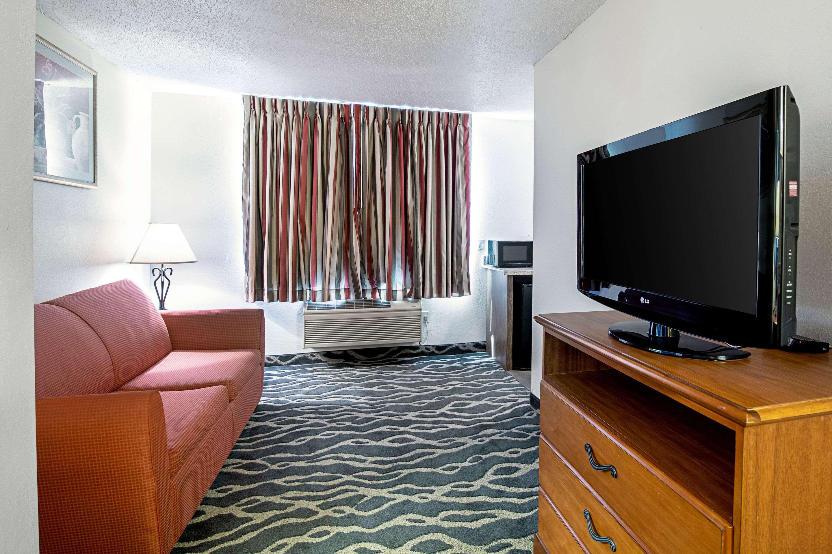 Quality Inn Huron מראה חיצוני תמונה