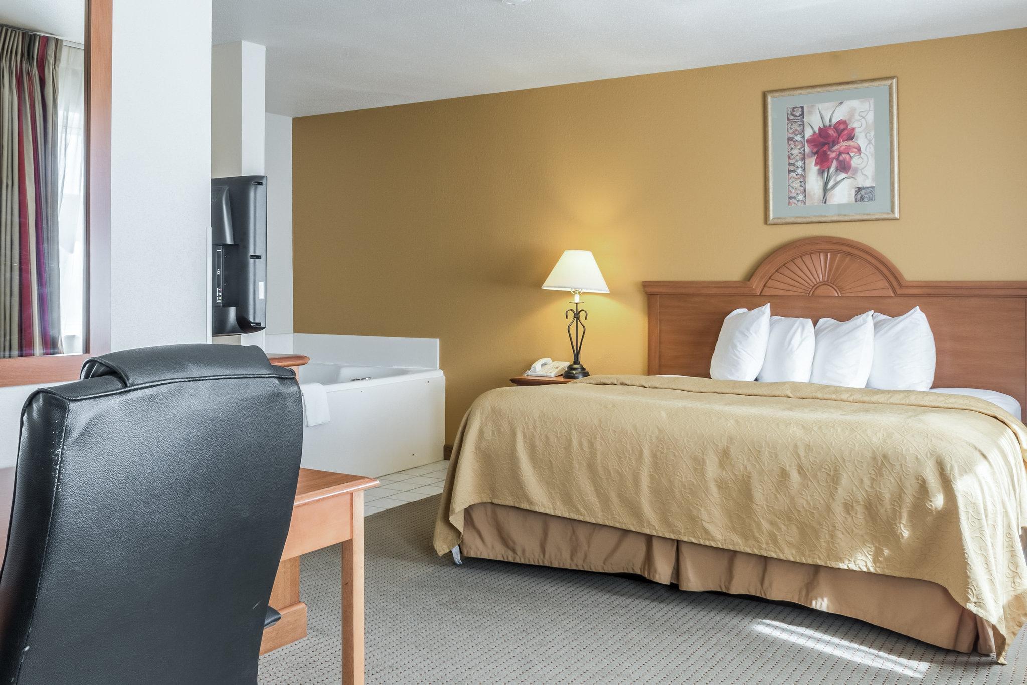 Quality Inn Huron מראה חיצוני תמונה