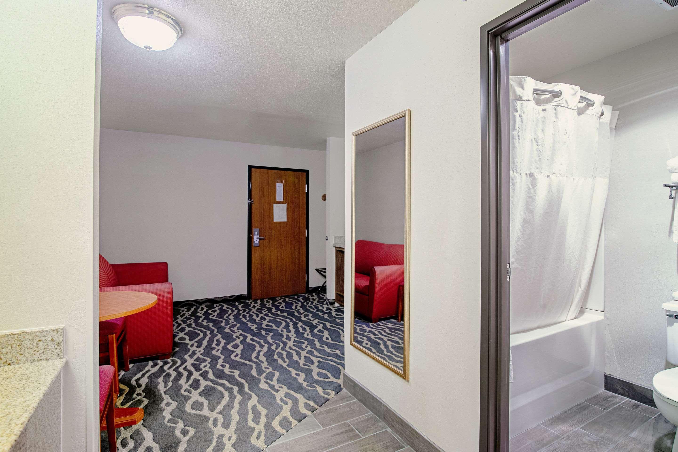 Quality Inn Huron מראה חיצוני תמונה