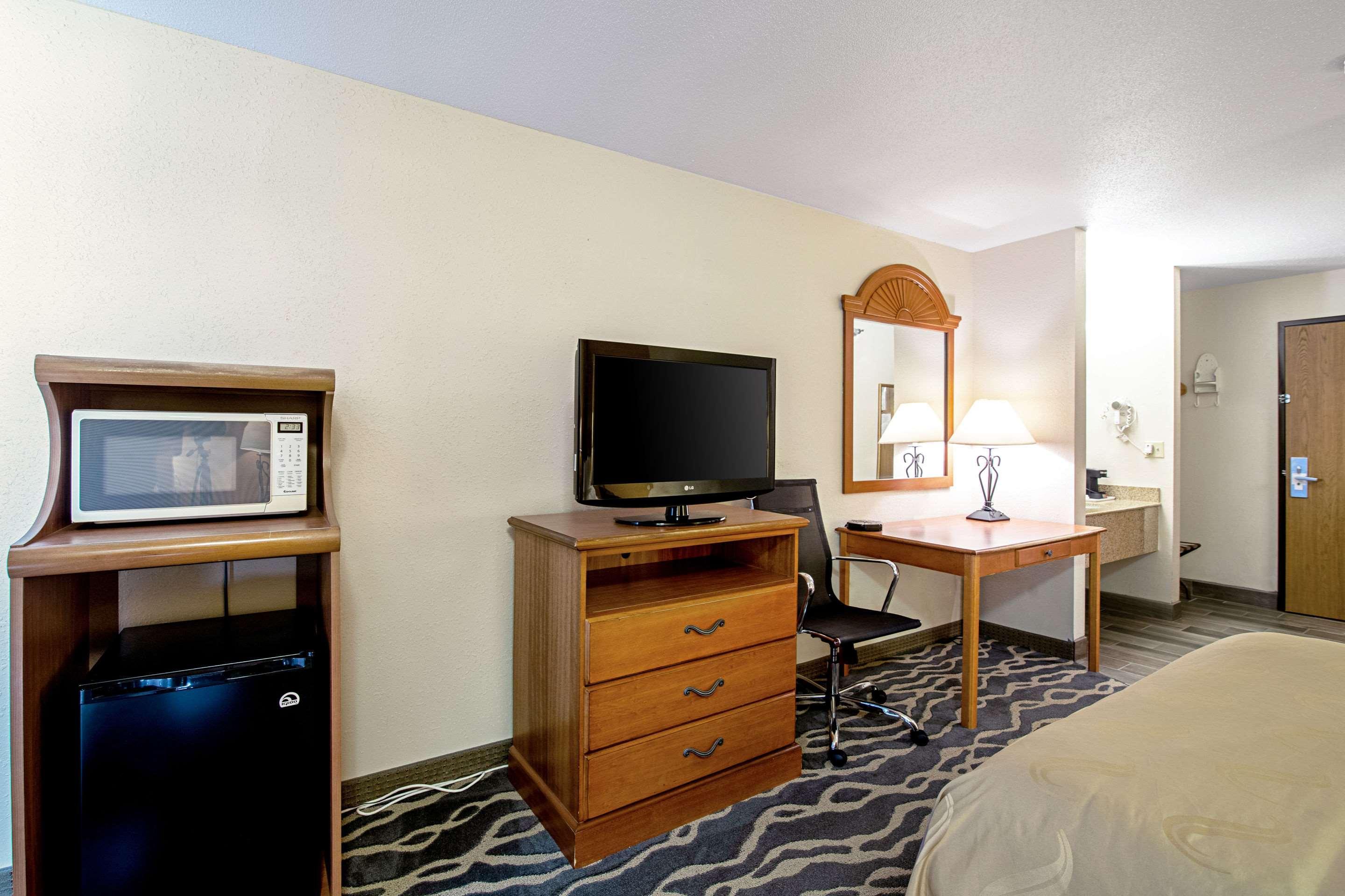 Quality Inn Huron מראה חיצוני תמונה
