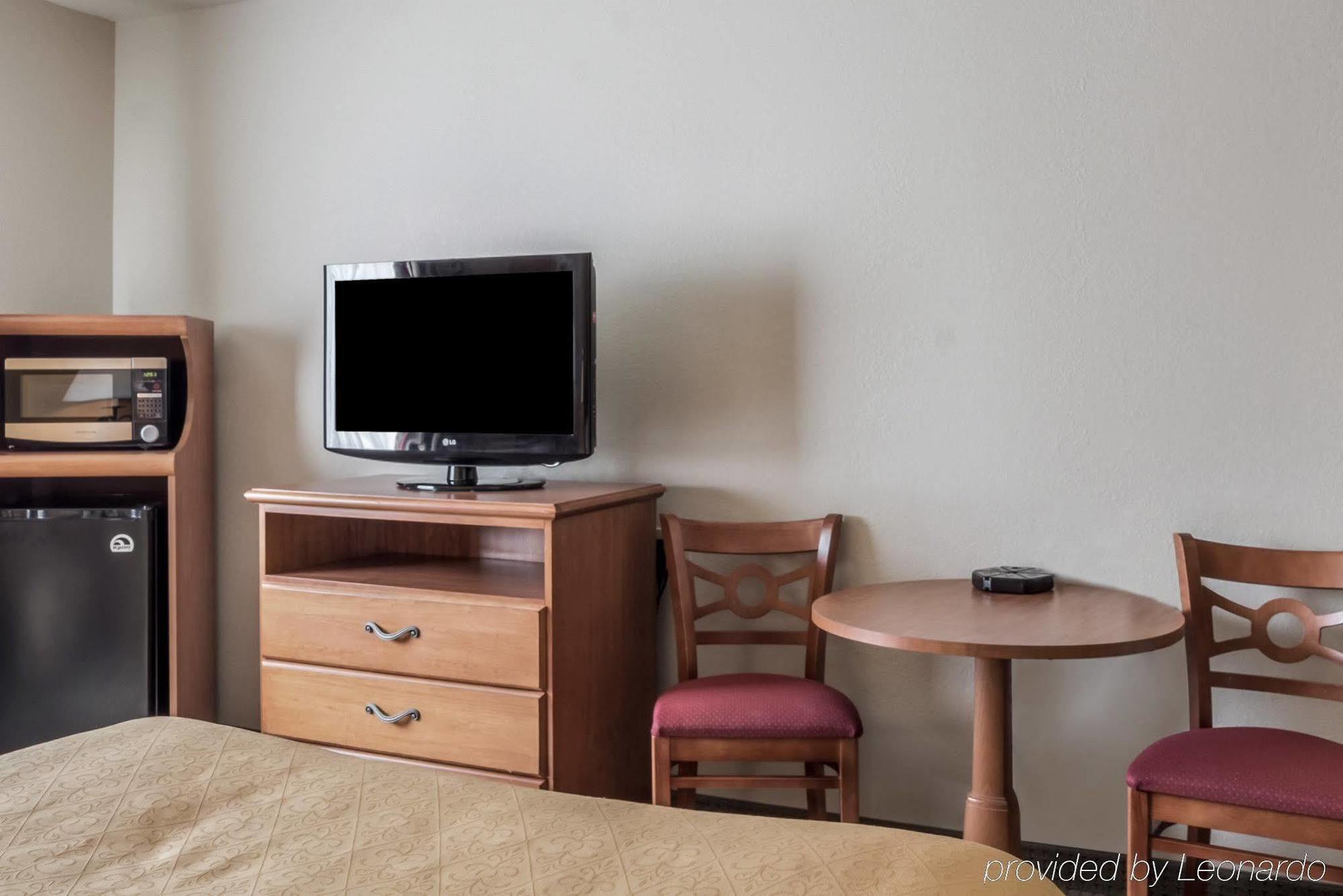 Quality Inn Huron מראה חיצוני תמונה