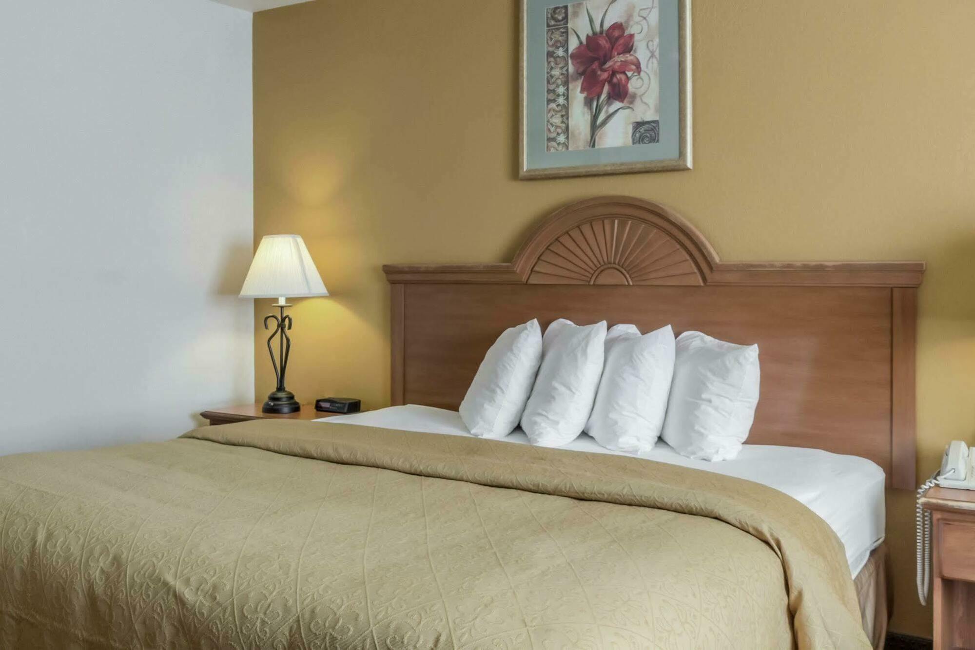 Quality Inn Huron מראה חיצוני תמונה