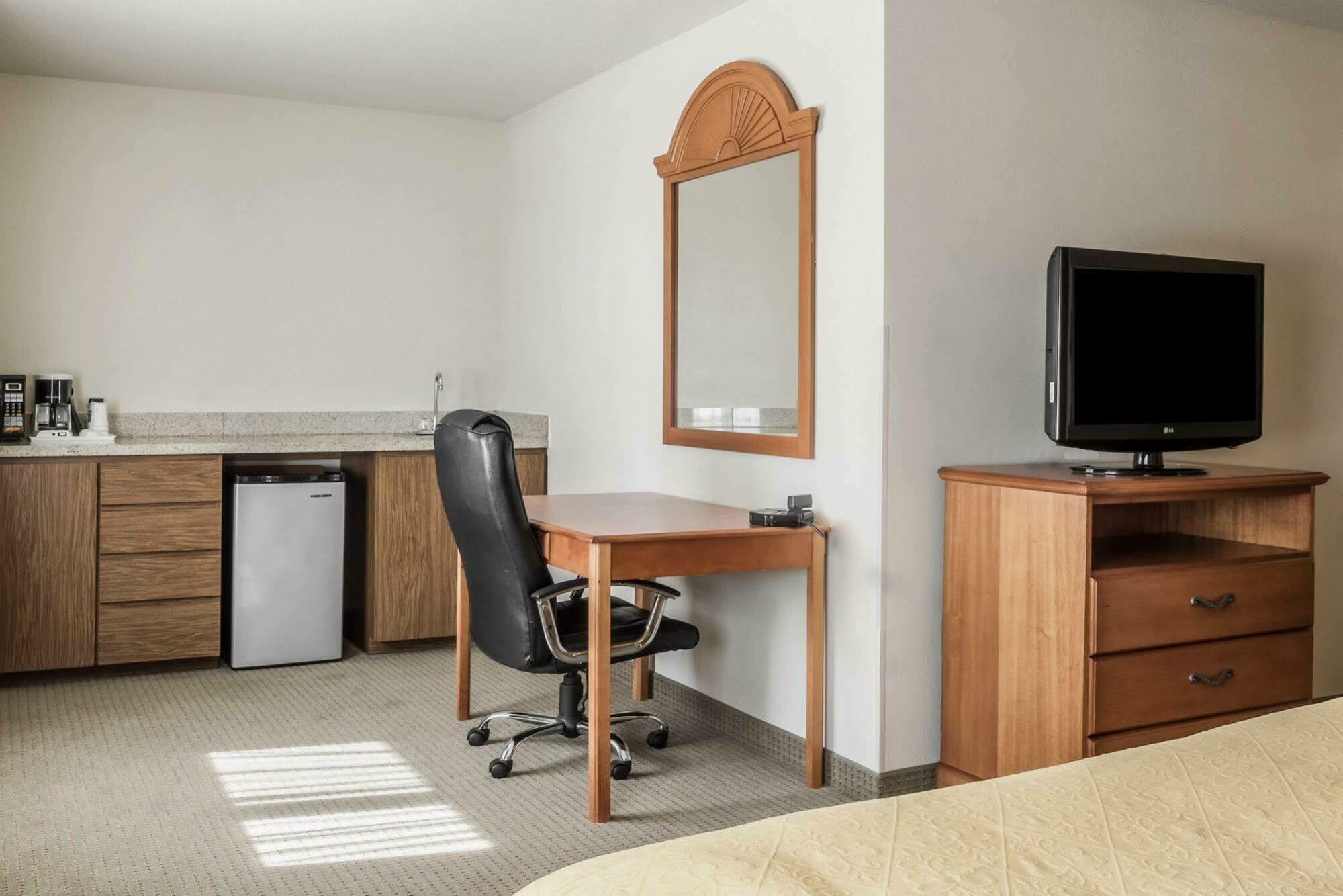 Quality Inn Huron מראה חיצוני תמונה