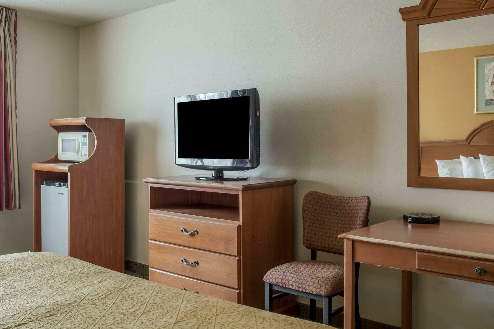 Quality Inn Huron מראה חיצוני תמונה