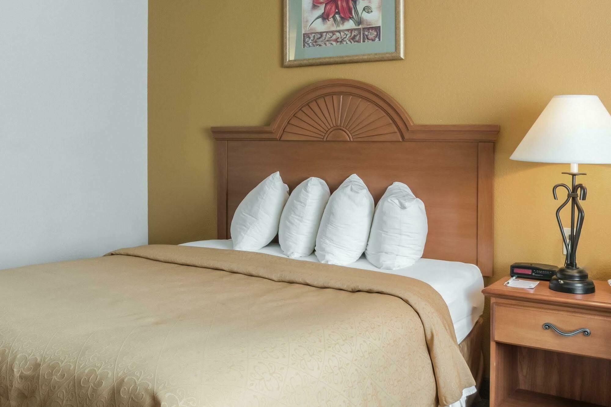 Quality Inn Huron מראה חיצוני תמונה